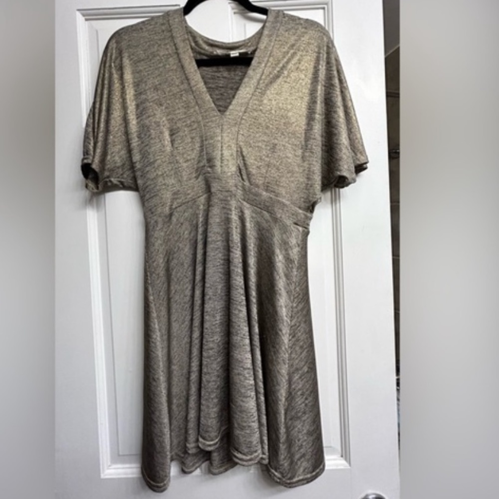 Metallic gold dress Oh My Love new without tags size Medium v neck skater skirt